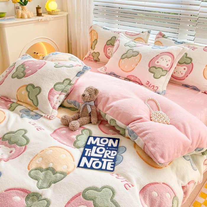 91家纺网 家纺一手货源 找家纺 慕尚2022新款5D牛奶绒法莱绒雪花绒四件套 甜甜草莓