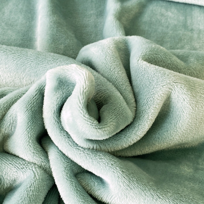 91家纺网 家纺一手货源 找家纺 2025新款320g金貂绒亲肤盖毯加厚纯色珊瑚绒素色法兰绒毯子外贸高端款薄荷绿