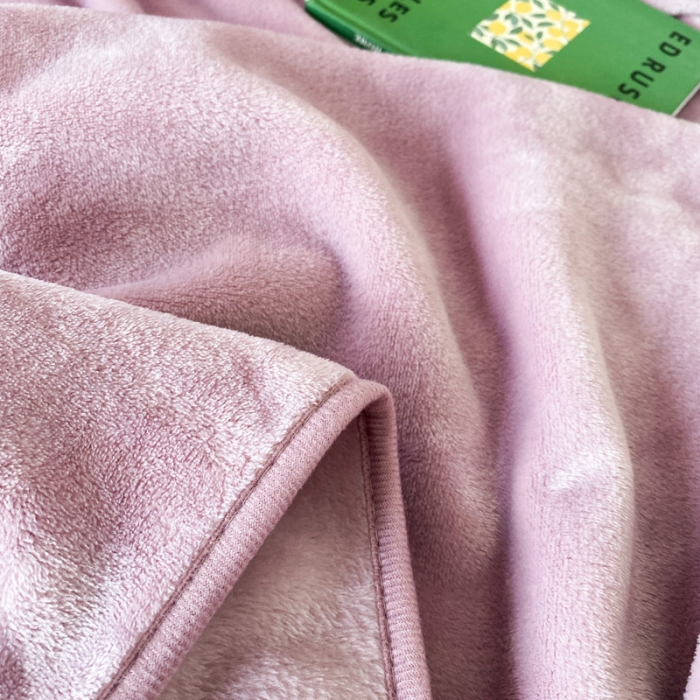 91家纺网 家纺一手货源 找家纺 2025新款320g金貂绒亲肤盖毯加厚纯色珊瑚绒素色法兰绒毯子外贸高端款豆沙