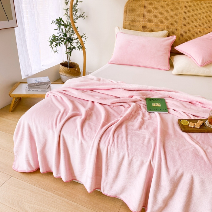 91家纺网 家纺一手货源 找家纺 2025新款320g金貂绒亲肤盖毯加厚纯色珊瑚绒素色法兰绒毯子外贸高端款粉色