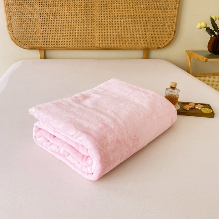 91家纺网 家纺一手货源 找家纺 2025新款320g金貂绒亲肤盖毯加厚纯色珊瑚绒素色法兰绒毯子外贸高端款粉色