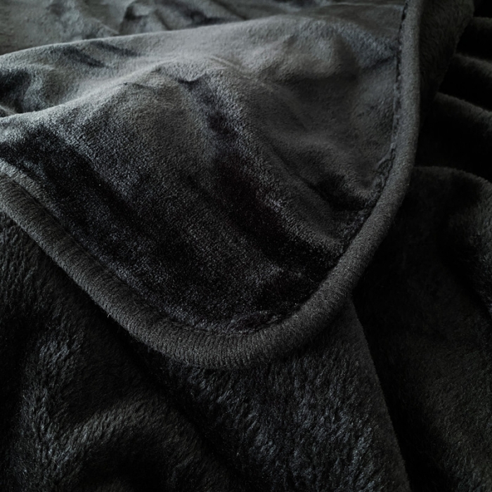 91家纺网 家纺一手货源 找家纺 2025新款320g金貂绒亲肤盖毯加厚纯色珊瑚绒素色法兰绒毯子外贸高端款黑色