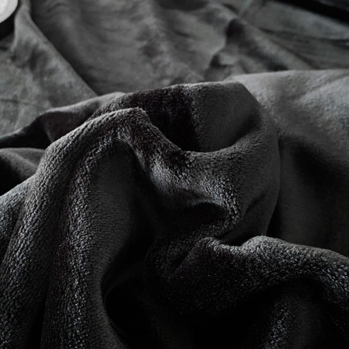 91家纺网 家纺一手货源 找家纺 2025新款320g金貂绒亲肤盖毯加厚纯色珊瑚绒素色法兰绒毯子外贸高端款黑色