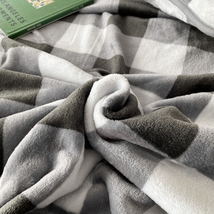 91家纺网 家纺一手货源 找家纺 2025新款320g金貂绒亲肤盖毯加厚纯色珊瑚绒素色法兰绒毯子外贸高端款灰方格