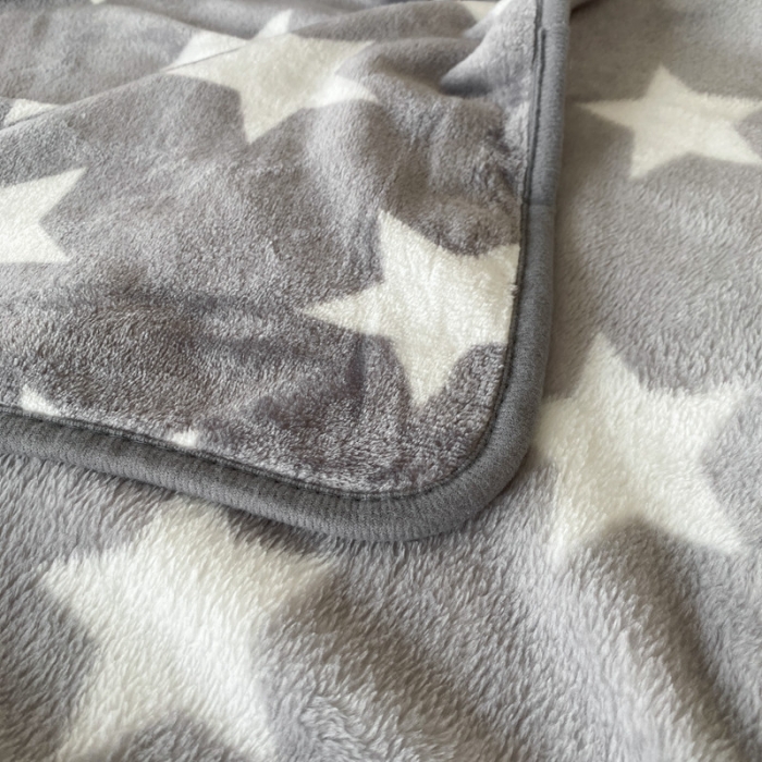 91家纺网 家纺一手货源 找家纺 2025新款320g金貂绒亲肤盖毯加厚纯色珊瑚绒素色法兰绒毯子外贸高端款灰星星