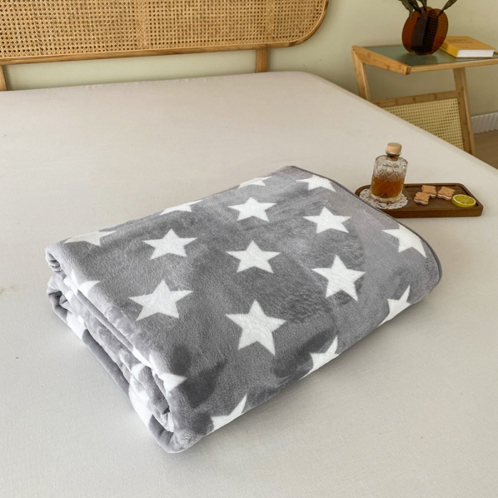 91家纺网 家纺一手货源 找家纺 2025新款320g金貂绒亲肤盖毯加厚纯色珊瑚绒素色法兰绒毯子外贸高端款灰星星