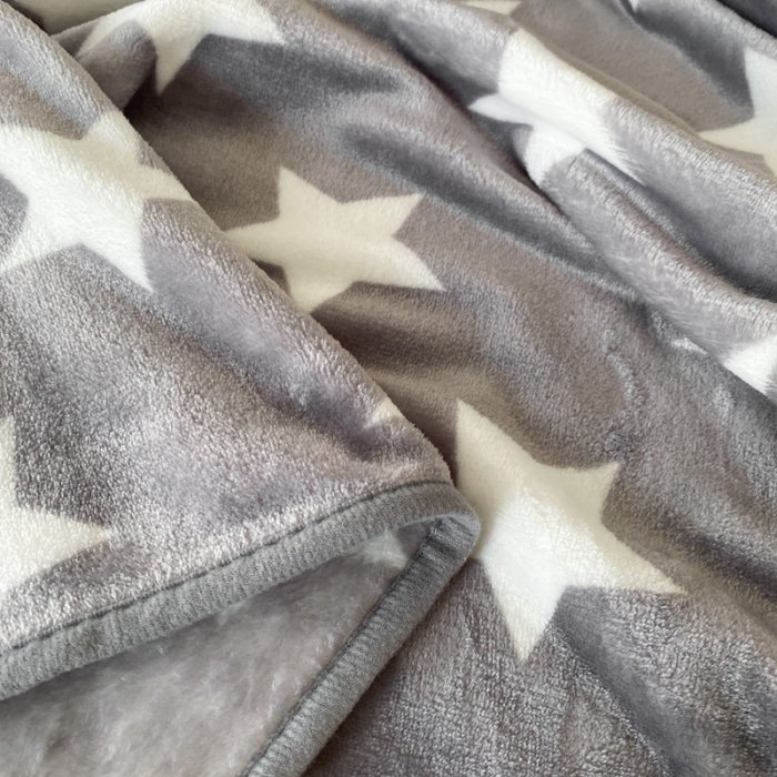 91家纺网 家纺一手货源 找家纺 2025新款320g金貂绒亲肤盖毯加厚纯色珊瑚绒素色法兰绒毯子外贸高端款灰星星