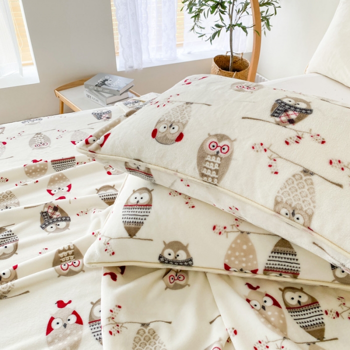 91家纺网 家纺一手货源 找家纺 2025新款320g金貂绒亲肤盖毯加厚印花色珊瑚绒素色法兰绒毯子外贸高端款猫头鹰