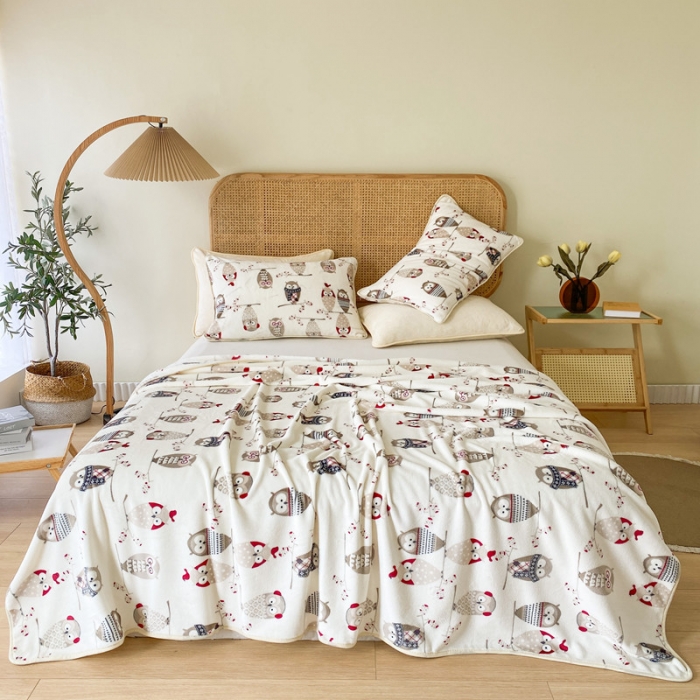 91家纺网 家纺一手货源 找家纺 2025新款320g金貂绒亲肤盖毯加厚印花色珊瑚绒素色法兰绒毯子外贸高端款猫头鹰