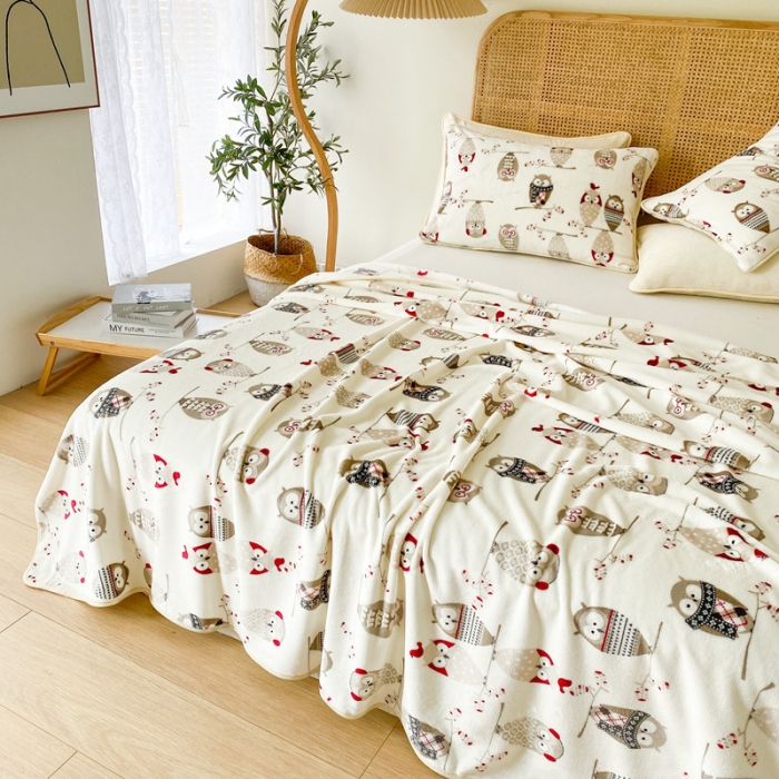 91家纺网 家纺一手货源 找家纺 2025新款320g金貂绒亲肤盖毯加厚印花色珊瑚绒素色法兰绒毯子外贸高端款猫头鹰