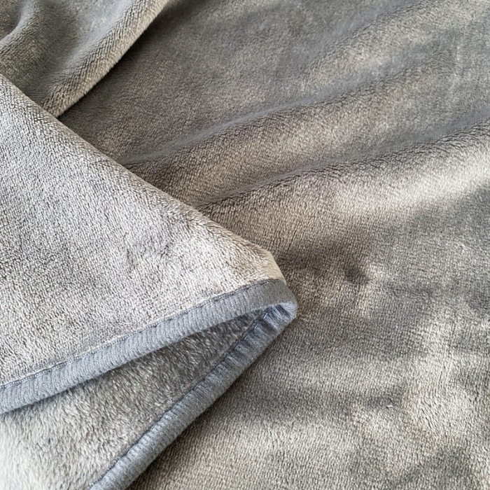 91家纺网 家纺一手货源 找家纺 2025新款320g金貂绒亲肤盖毯加厚纯色珊瑚绒素色法兰绒毯子外贸高端款深灰