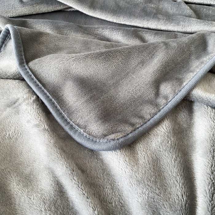 91家纺网 家纺一手货源 找家纺 2025新款320g金貂绒亲肤盖毯加厚纯色珊瑚绒素色法兰绒毯子外贸高端款深灰