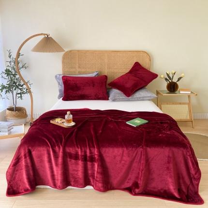 2025新款320g金貂绒亲肤盖毯加厚纯色珊瑚绒素色法兰绒毯子外贸高端款枣红