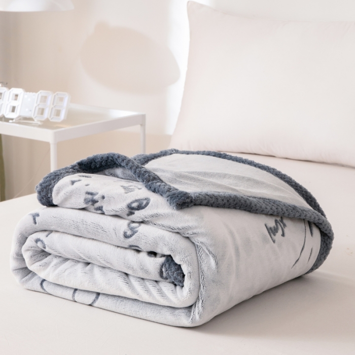 91家纺网 家纺一手货源 找家纺 来菲毛毯 2025新款背印剪花牛奶绒毛毯加厚双层毯子不掉毛高端毯子灰蓝公式