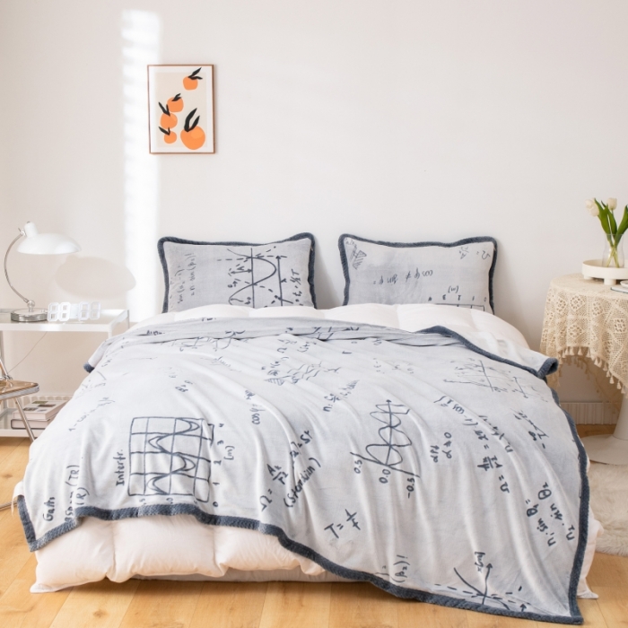 91家纺网 家纺一手货源 找家纺 来菲毛毯 2025新款背印剪花牛奶绒毛毯加厚双层毯子不掉毛高端毯子灰蓝公式