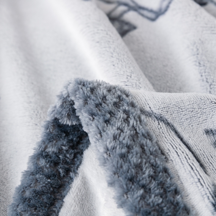 91家纺网 家纺一手货源 找家纺 来菲毛毯 2025新款背印剪花牛奶绒毛毯加厚双层毯子不掉毛高端毯子灰蓝公式