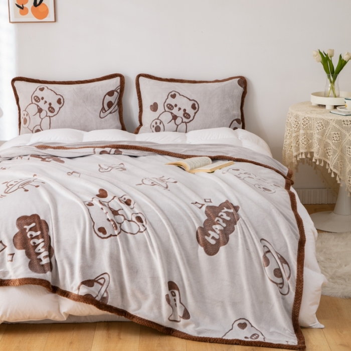 91家纺网 家纺一手货源 找家纺 来菲毛毯 2025新款背印剪花牛奶绒毛毯加厚毯子不掉毛高端毯子咖啡熊