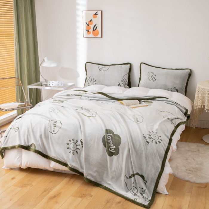 91家纺网 家纺一手货源 找家纺 来菲毛毯 2025新款背印剪花牛奶绒毛毯加厚毯子不掉毛高端毯子绿恐龙