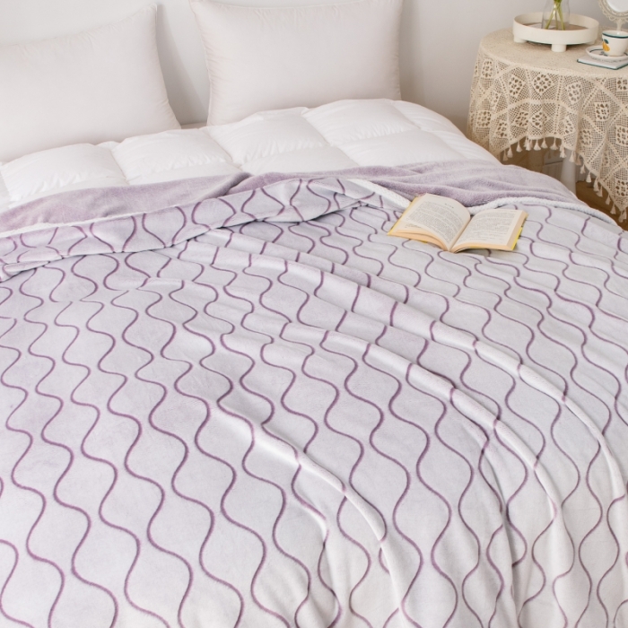 91家纺网 家纺一手货源 找家纺 来菲毛毯 2025新款背印剪花牛奶绒毛毯加厚毯子不掉毛高端毯子波纹