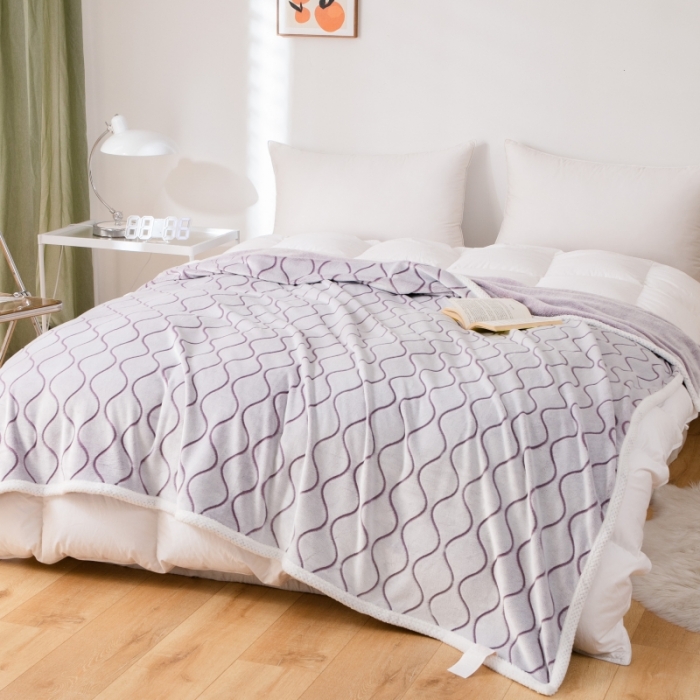 91家纺网 家纺一手货源 找家纺 来菲毛毯 2025新款背印剪花牛奶绒毛毯加厚毯子不掉毛高端毯子波纹