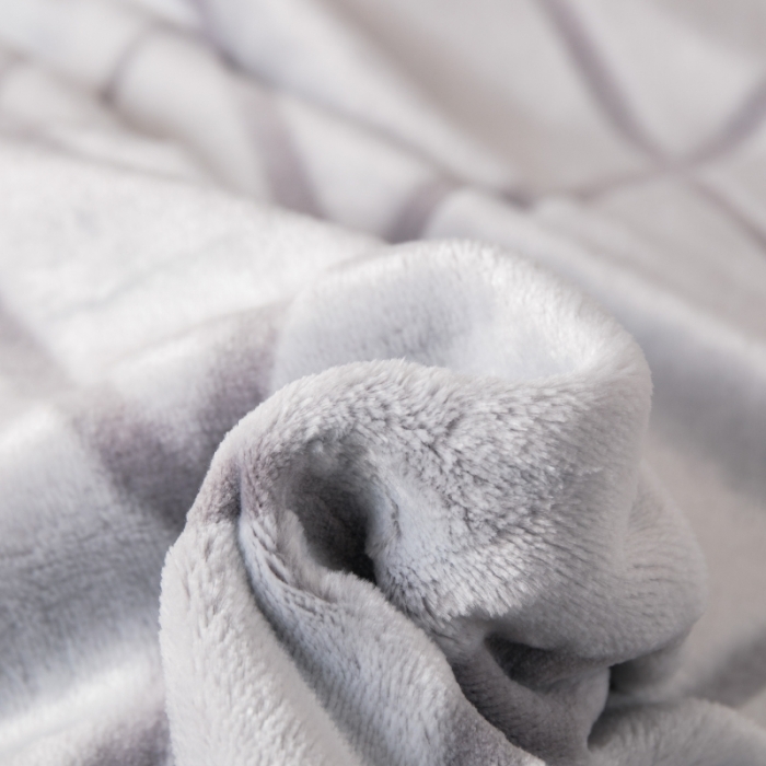 91家纺网 家纺一手货源 找家纺 来菲毛毯 2025新款背印剪花牛奶绒毛毯加厚毯子不掉毛高端毯子菱形格