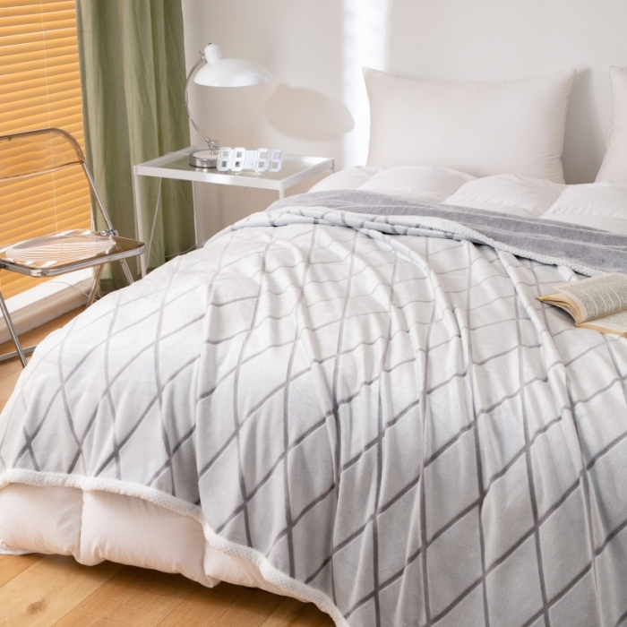 91家纺网 家纺一手货源 找家纺 来菲毛毯 2025新款背印剪花牛奶绒毛毯加厚毯子不掉毛高端毯子菱形格