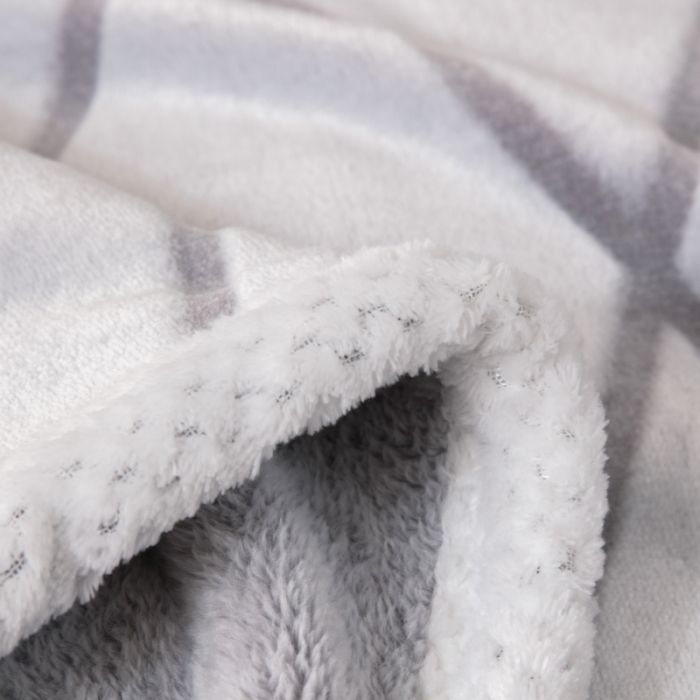 91家纺网 家纺一手货源 找家纺 来菲毛毯 2025新款背印剪花牛奶绒毛毯加厚毯子不掉毛高端毯子菱形格