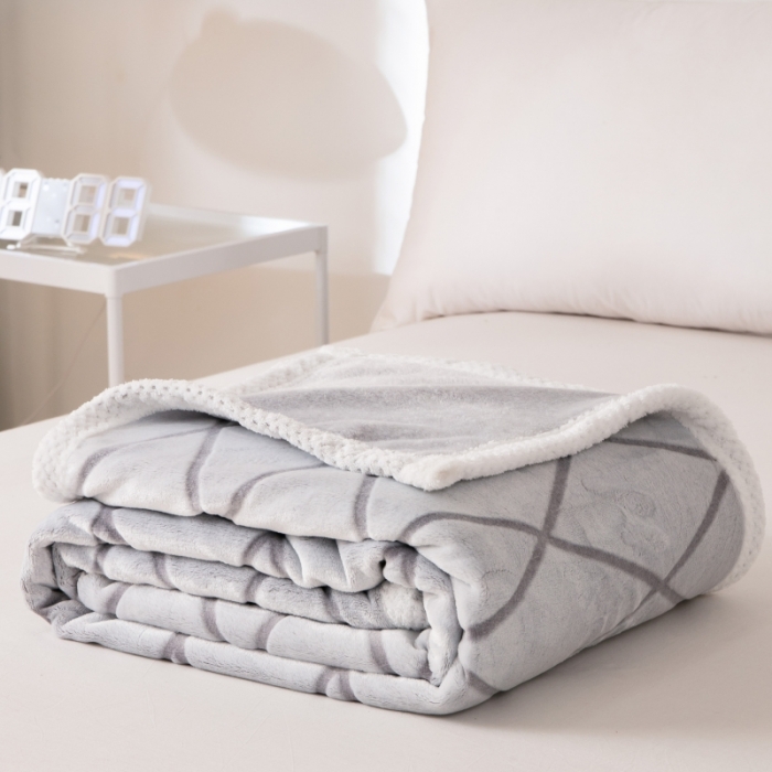 91家纺网 家纺一手货源 找家纺 来菲毛毯 2025新款背印剪花牛奶绒毛毯加厚毯子不掉毛高端毯子菱形格