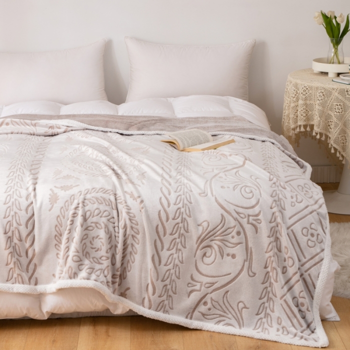 91家纺网 家纺一手货源 找家纺 来菲毛毯 2025新款背印剪花牛奶绒毛毯加厚毯子不掉毛高端毯子图腾花