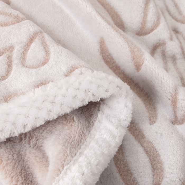 91家纺网 家纺一手货源 找家纺 来菲毛毯 2025新款背印剪花牛奶绒毛毯加厚毯子不掉毛高端毯子图腾花