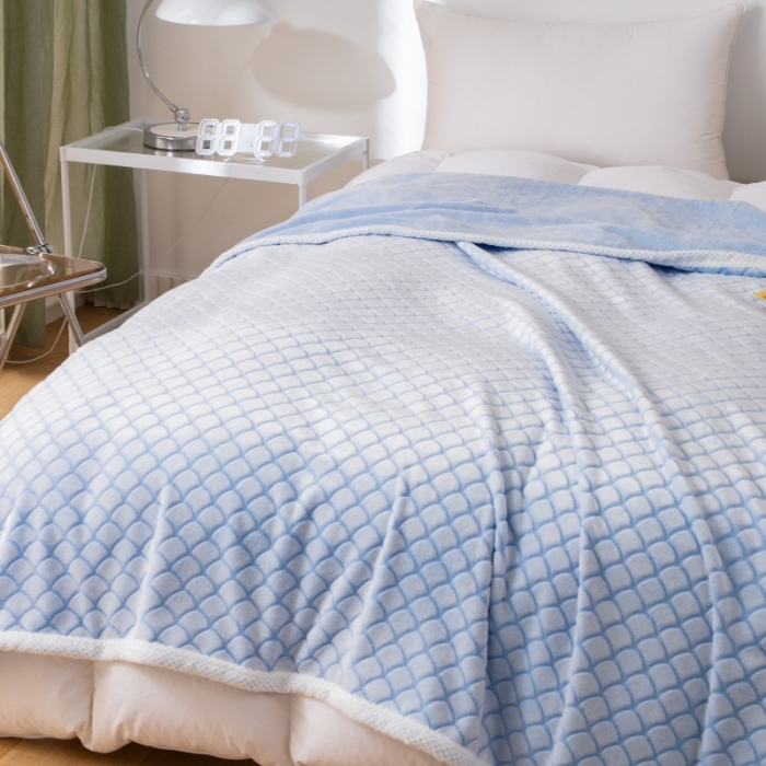 91家纺网 家纺一手货源 找家纺 来菲毛毯 2025新款背印剪花牛奶绒毛毯加厚毯子不掉毛高端毯子鱼鳞纹