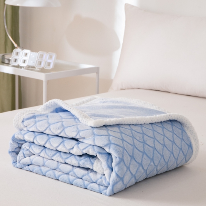 91家纺网 家纺一手货源 找家纺 来菲毛毯 2025新款背印剪花牛奶绒毛毯加厚毯子不掉毛高端毯子鱼鳞纹