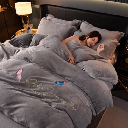 91家纺网 家纺一手货源 找家纺 （总）简爱 2025新款高克重简单款牛奶绒刺绣四件套