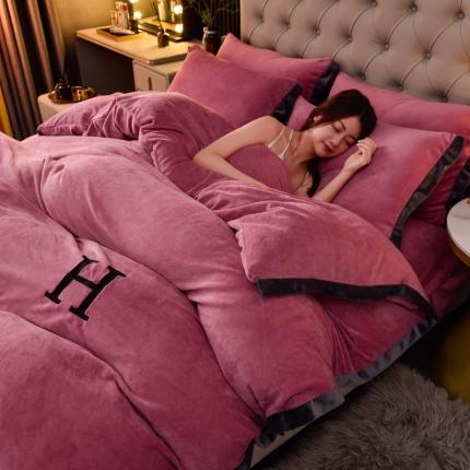 91家纺网 家纺一手货源 找家纺 （总）简爱家纺2025款高克重牛奶绒拼角工艺四件套