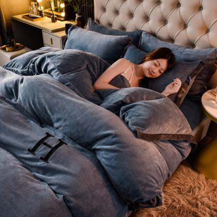 91家纺网 家纺一手货源 找家纺 （总）简爱家纺2025款高克重牛奶绒拼角工艺四件套