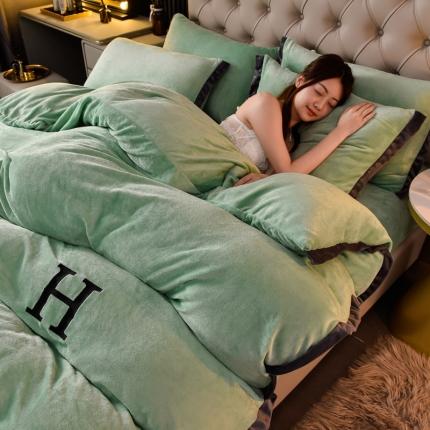 91家纺网 家纺一手货源 找家纺 （总）简爱家纺2025款高克重牛奶绒拼角工艺四件套