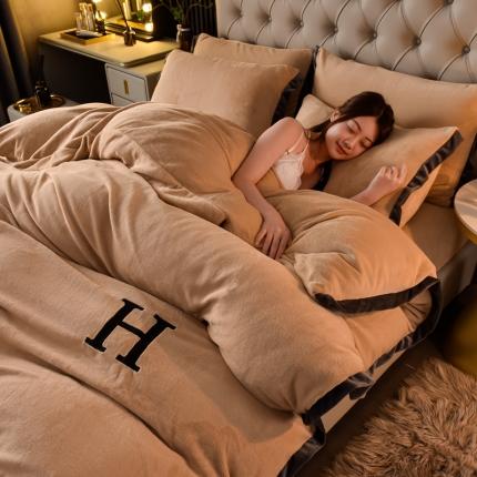 91家纺网 家纺一手货源 找家纺 （总）简爱家纺2025款高克重牛奶绒拼角工艺四件套