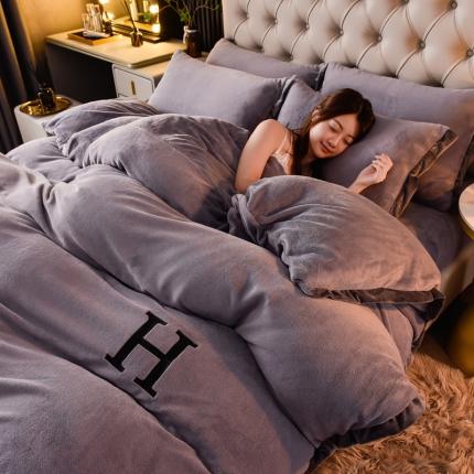 91家纺网 家纺一手货源 找家纺 （总）简爱家纺2025款高克重牛奶绒拼角工艺四件套