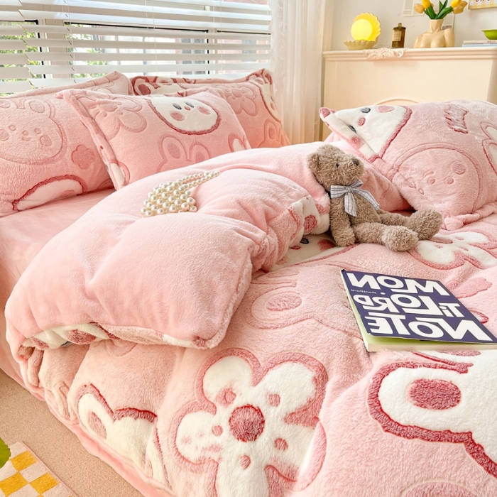 91家纺网 家纺一手货源 找家纺 2022新款5D牛奶绒雪花绒单被套 花花小兔