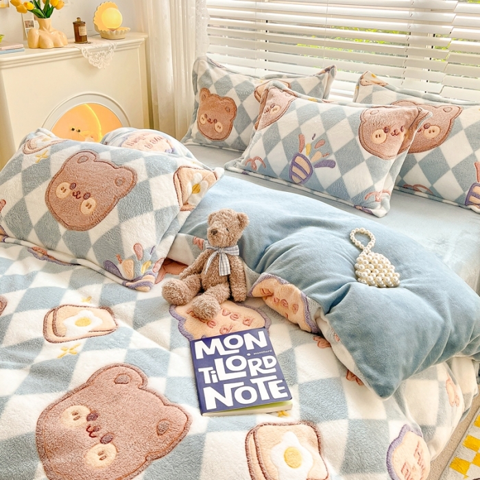 91家纺网 家纺一手货源 找家纺 2022新款5D牛奶绒雪花绒单被套 甜蜜小熊