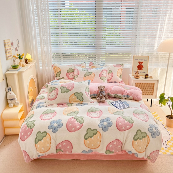 91家纺网 家纺一手货源 找家纺 2022新款5D牛奶绒雪花绒单被套 甜甜草莓