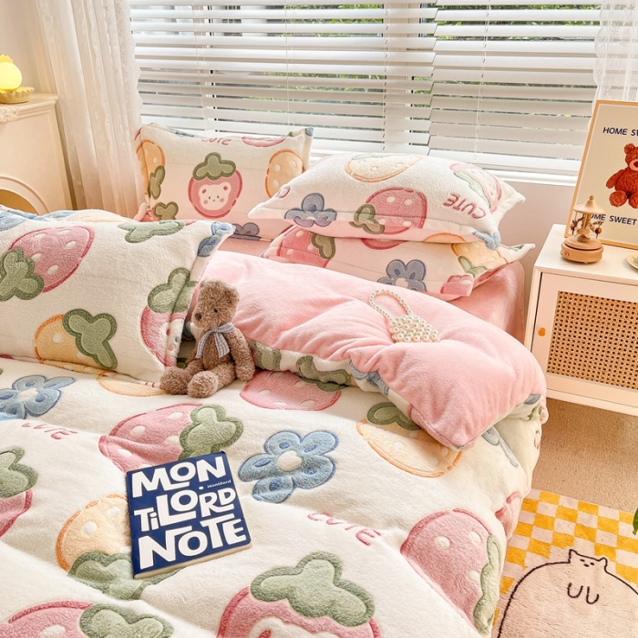 91家纺网 家纺一手货源 找家纺 2022新款5D牛奶绒雪花绒单被套 甜甜草莓