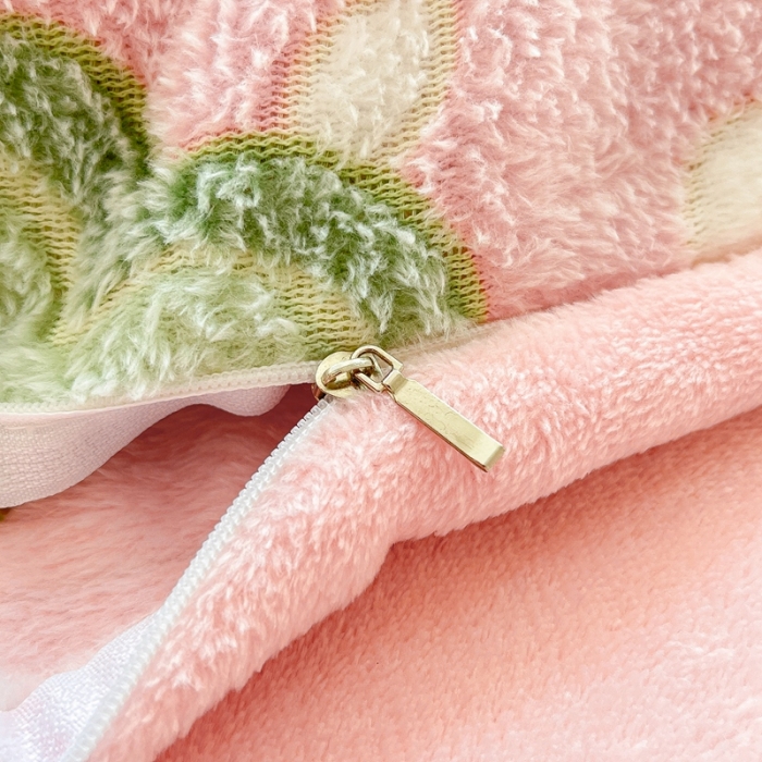 91家纺网 家纺一手货源 找家纺 2022新款5D牛奶绒雪花绒单被套 甜甜草莓