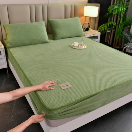 91家纺网 家纺一手货源 找家纺 法澳 2024新款牛奶绒夹棉床笠可搭配被套 牛油果绿