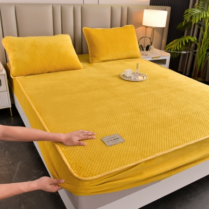 91家纺网 家纺一手货源 找家纺 法澳 2024新款牛奶绒夹棉床笠可搭配被套 姜黄