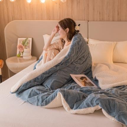 91家纺网 家纺一手货源 找家纺 简爱 2025塔芙绒纯色羊羔绒多功能毛毯被套休闲毯 纹路菱形格-暮色蓝