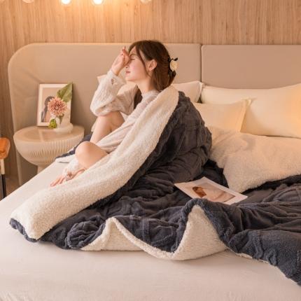 91家纺网 家纺一手货源 找家纺 简爱 2025塔芙绒纯色羊羔绒多功能毛毯被套休闲毯 纹路菱形格-深灰
