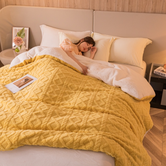 91家纺网 家纺一手货源 找家纺 简爱 2025塔芙绒纯色羊羔绒多功能毛毯被套休闲毯 菱形茉格-柠檬黄