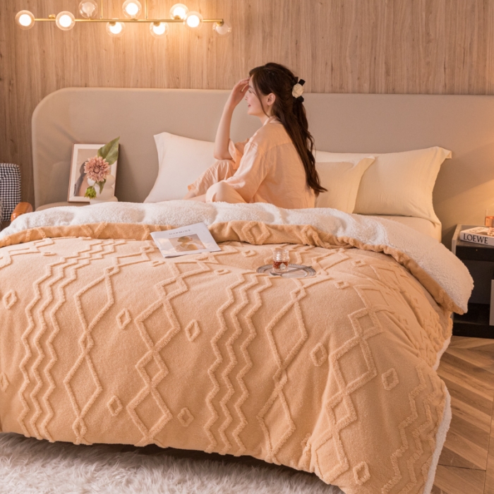 91家纺网 家纺一手货源 找家纺 简爱 2025塔芙绒纯色羊羔绒多功能毛毯被套休闲毯 纹路菱形格-姜黄