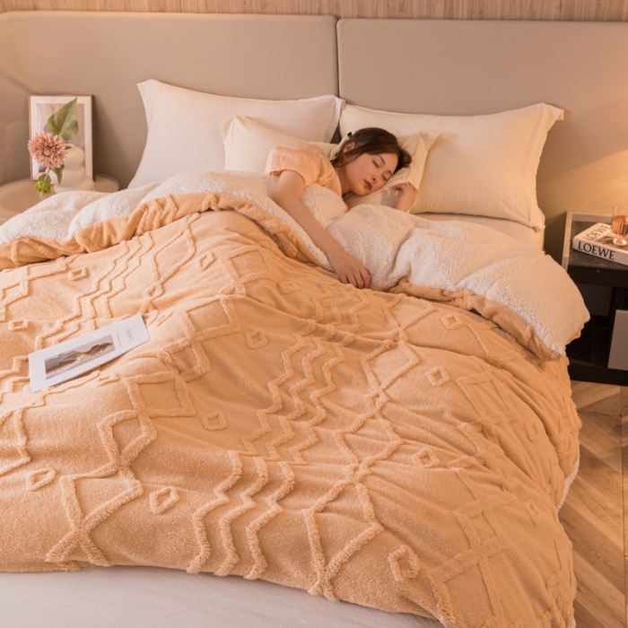 91家纺网 家纺一手货源 找家纺 简爱 2025塔芙绒纯色羊羔绒多功能毛毯被套休闲毯 纹路菱形格-姜黄